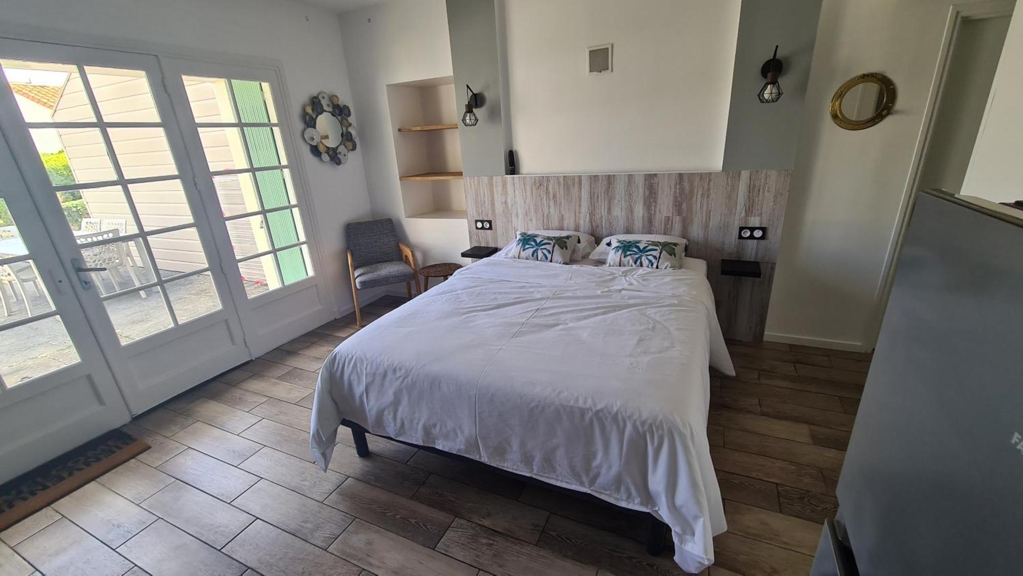 Gites De 2 A 11 Personnes Au Domaine D'Usson Echebrune Exterior photo